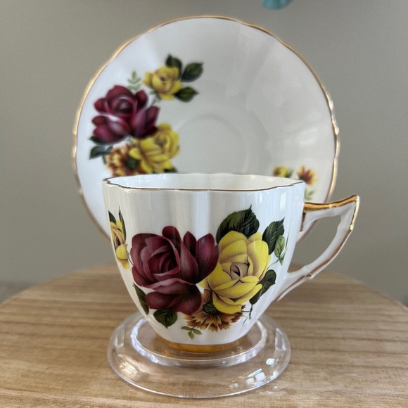 Vintage Windsor Cup & Saucer - Picture 2 of 13